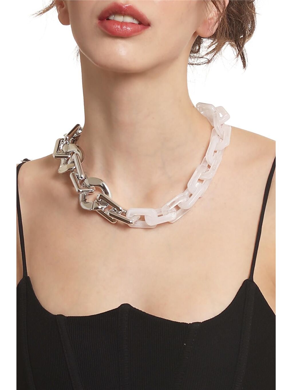 Kadın Kalın Zincir Formlu Beyaz &Gümüş Renk Geçirmeli Akrilik Tasarım Kolye-1