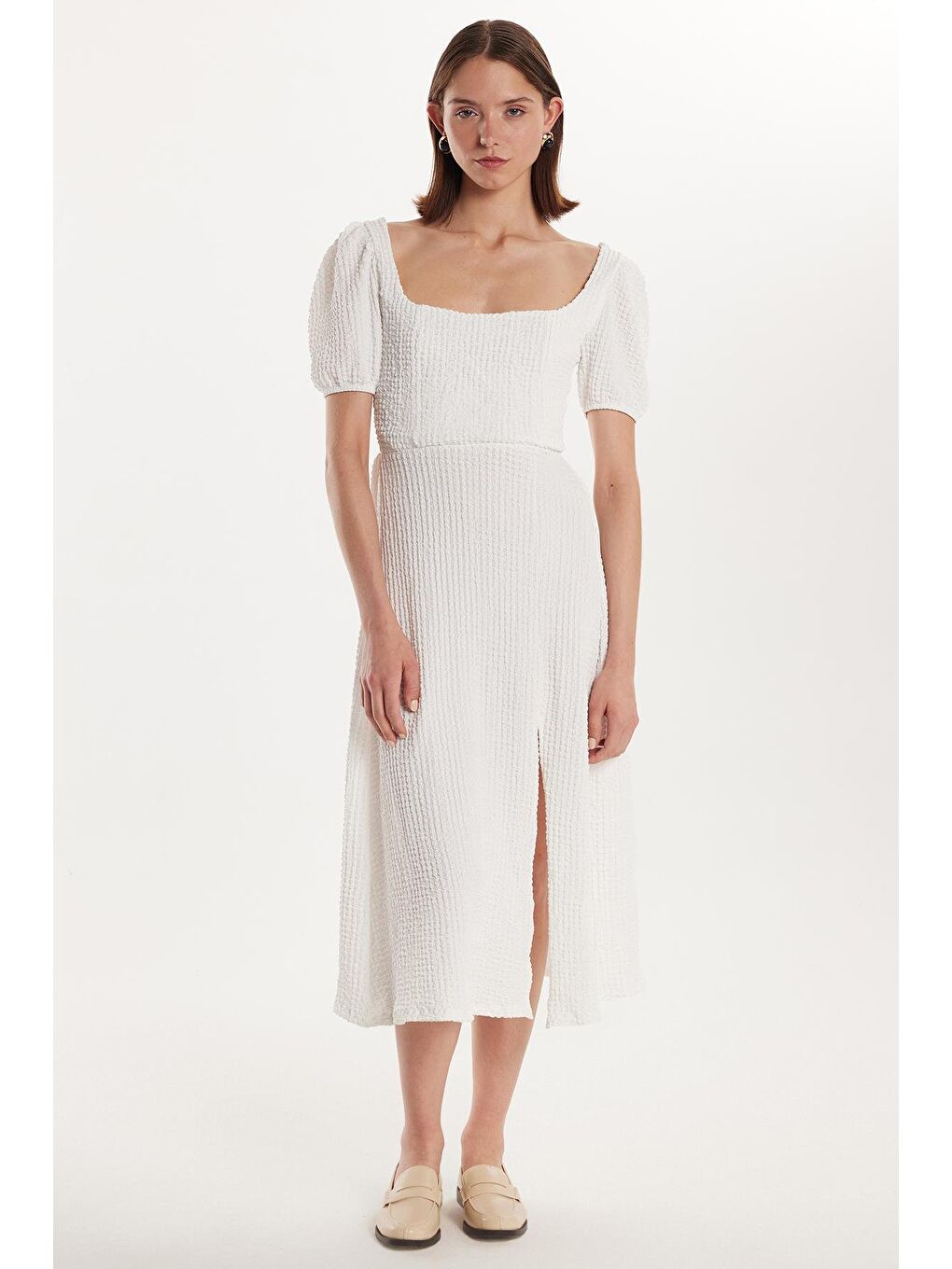 Kadın Standart Fit Kısa Kollu Lastikli Kare Yaka Yırtmaçlı Ekru Elbise-3