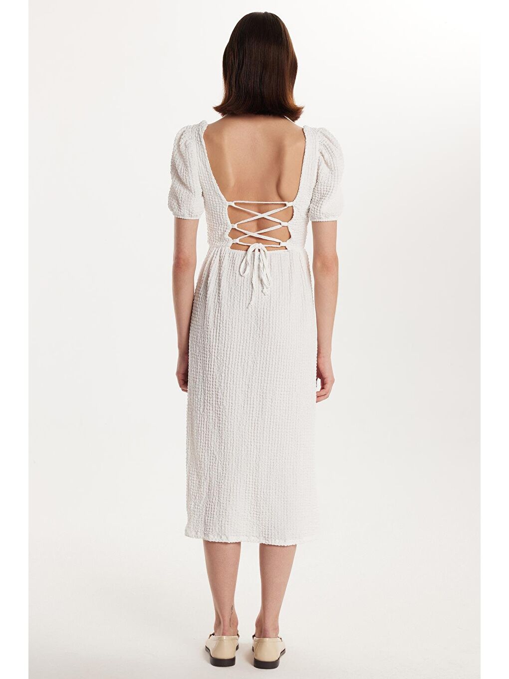 Kadın Standart Fit Kısa Kollu Lastikli Kare Yaka Yırtmaçlı Ekru Elbise-4