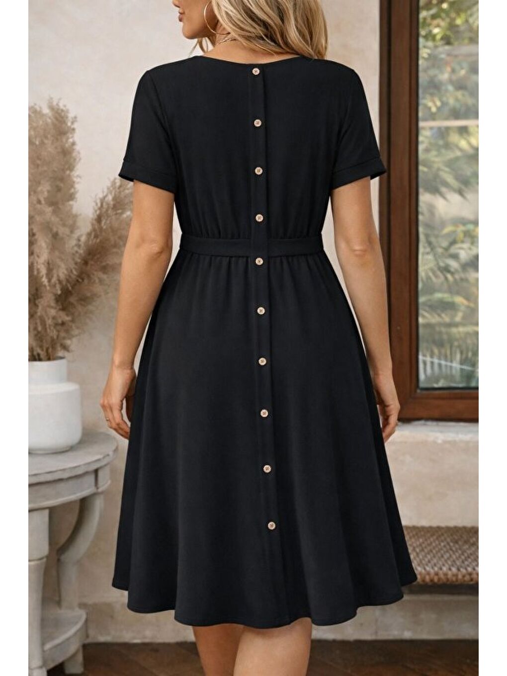 Siyah Kadın Kısa Kollu Yuvarlak Yaka Arkadan Düğmeli Viskon Midi Elbise-1