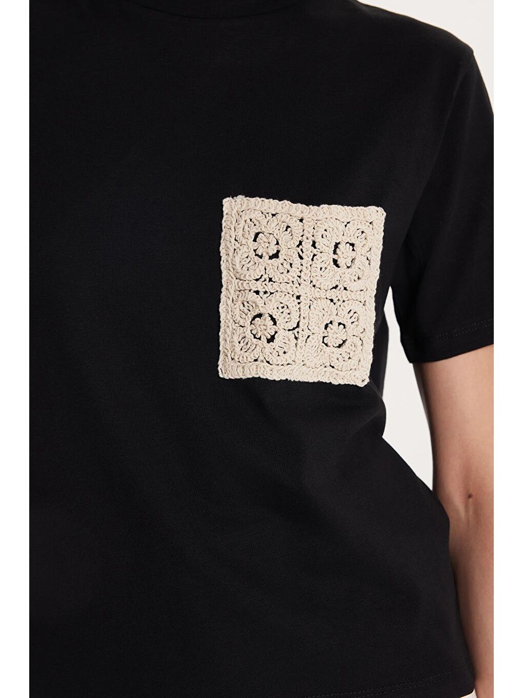 Kadın Relax Fit Rahat Kesim %100 Pamuk Baskılı Bisiklet Yaka Siyah Tişört-2