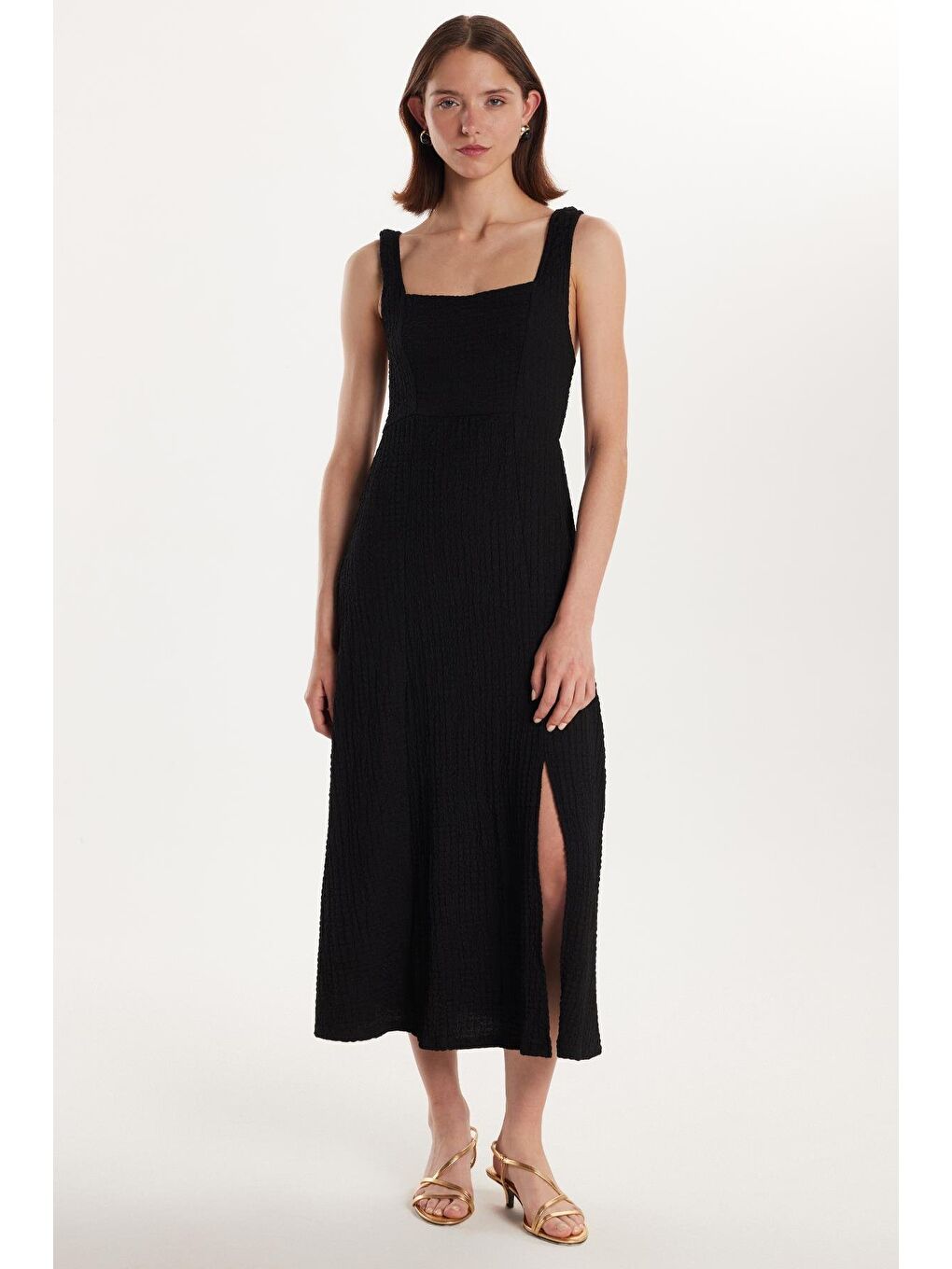 Kadın Standart Fit Kısa Kollu Kare Yaka Yırtmaçlı Siyah Elbise