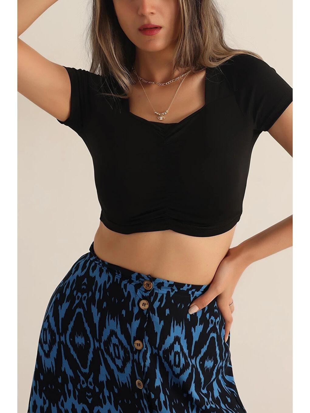 Kadın Siyah Kare Yaka Ön Büzgülü Crop Bluz HZL23S-SND120151-1