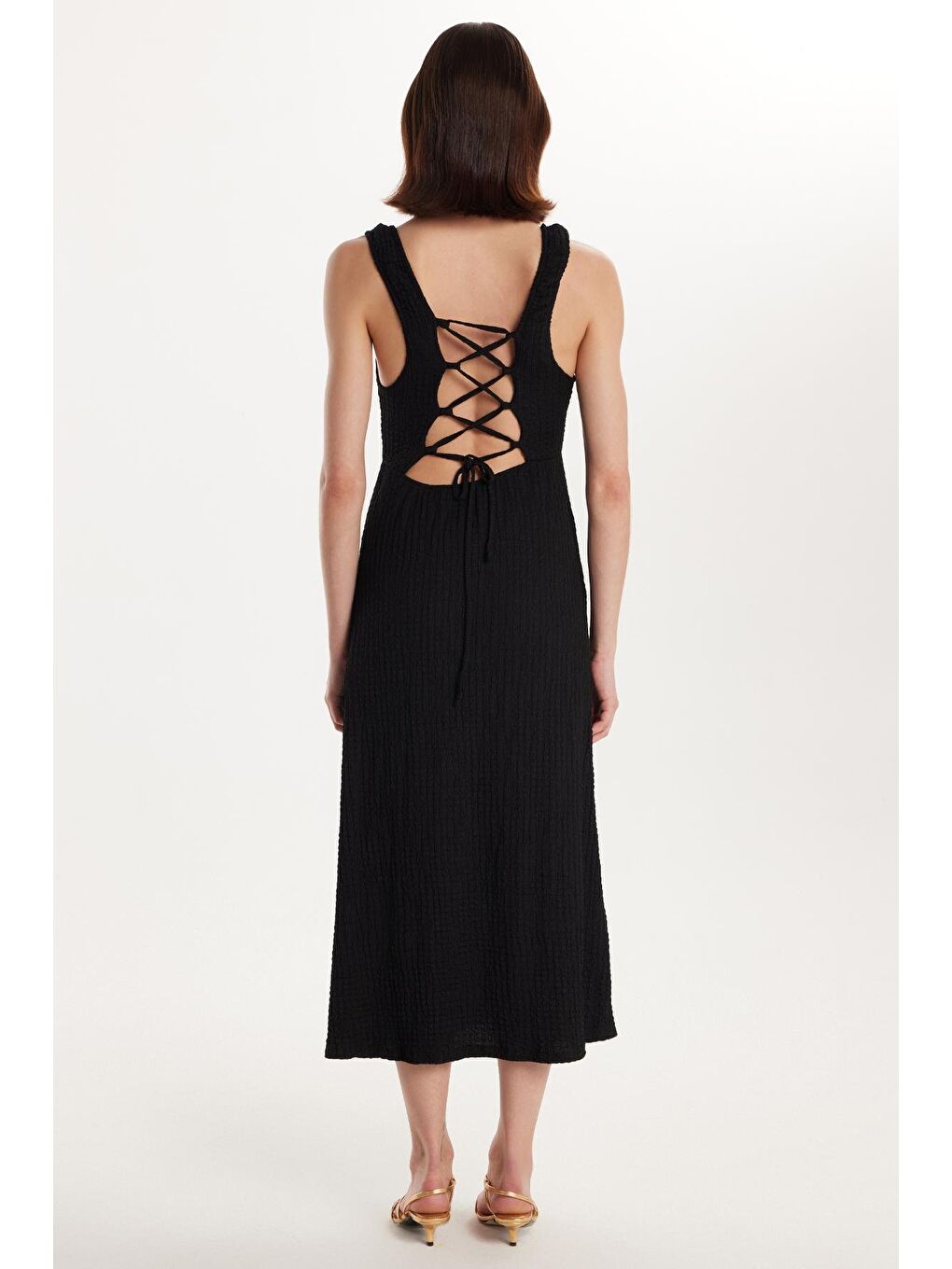 Kadın Standart Fit Kısa Kollu Kare Yaka Yırtmaçlı Siyah Elbise-4