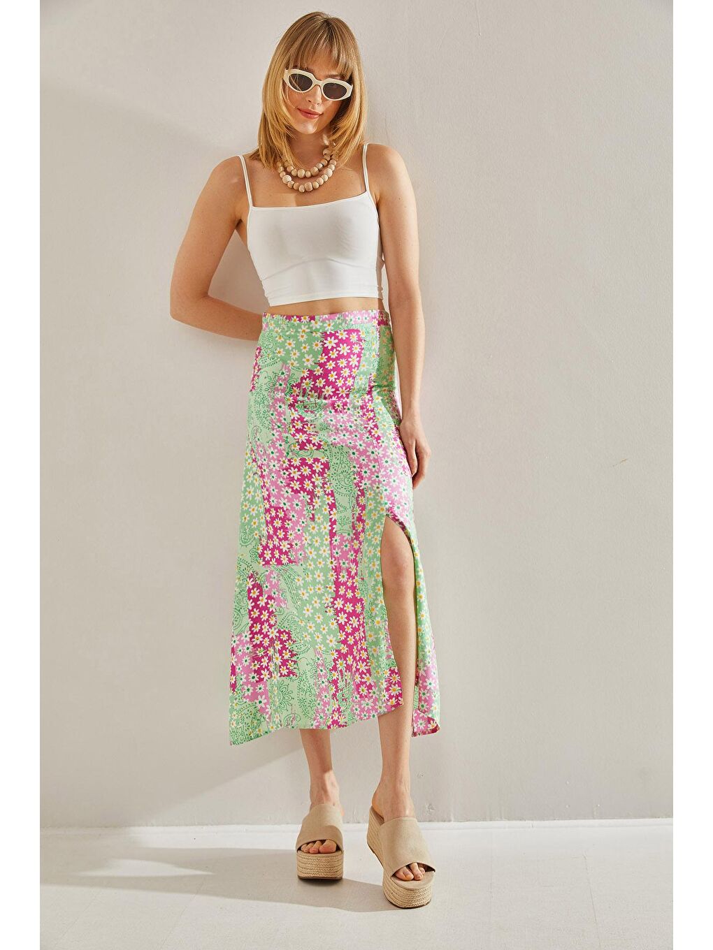 Yeşil Kadın Yandan Gizli Fermuarlı Yırtmaçlı Çiçekli Etek