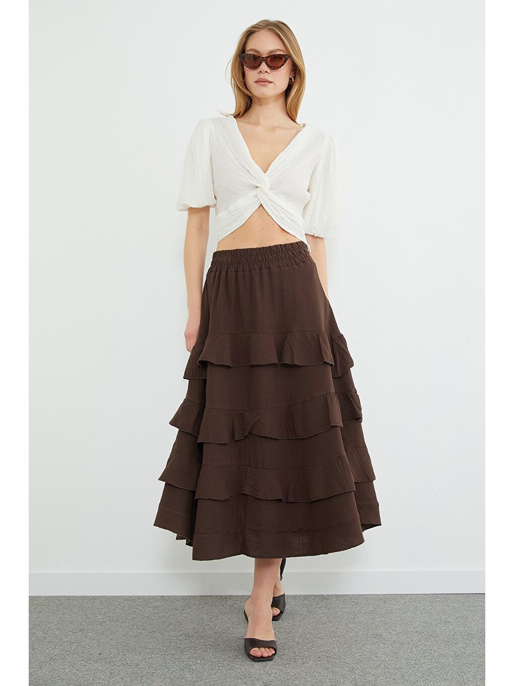 Kahverengi Beli Lastikli Müslin Kumaş Midi Boy Etek-4