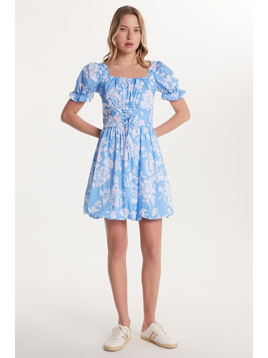 Mavi Kadın Standart Fit Pamuklu Kısa Kollu Lastikli Beli Büzgülü Bağlama Detaylı U Yaka Elbise-3