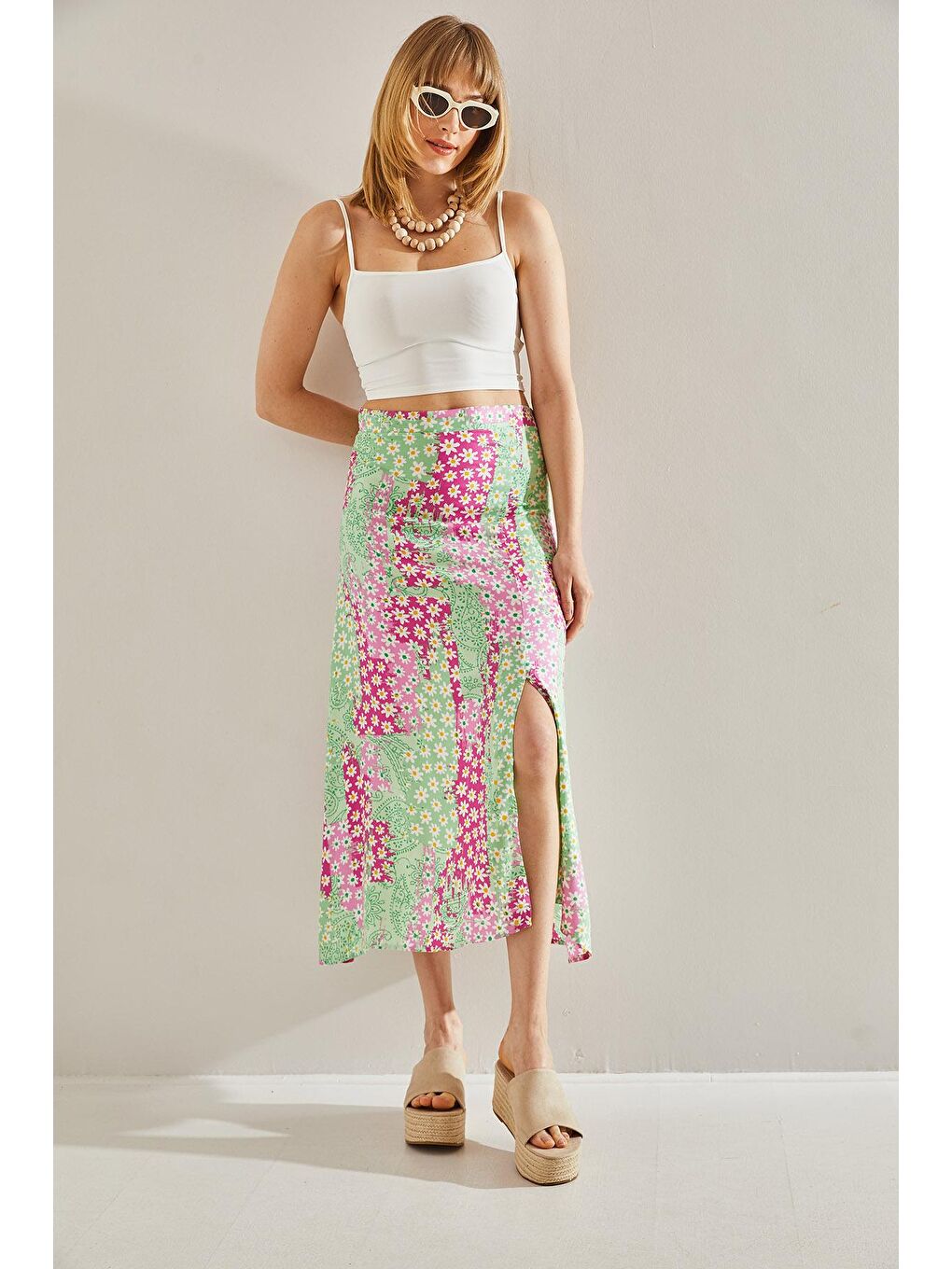 Yeşil Kadın Yandan Gizli Fermuarlı Yırtmaçlı Çiçekli Etek-1