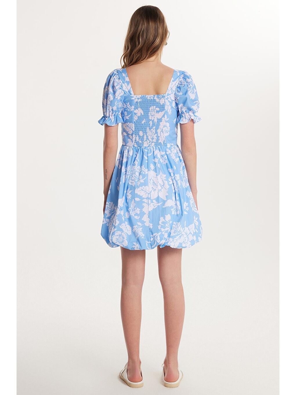 Mavi Kadın Standart Fit Pamuklu Kısa Kollu Lastikli Beli Büzgülü Bağlama Detaylı U Yaka Elbise-4