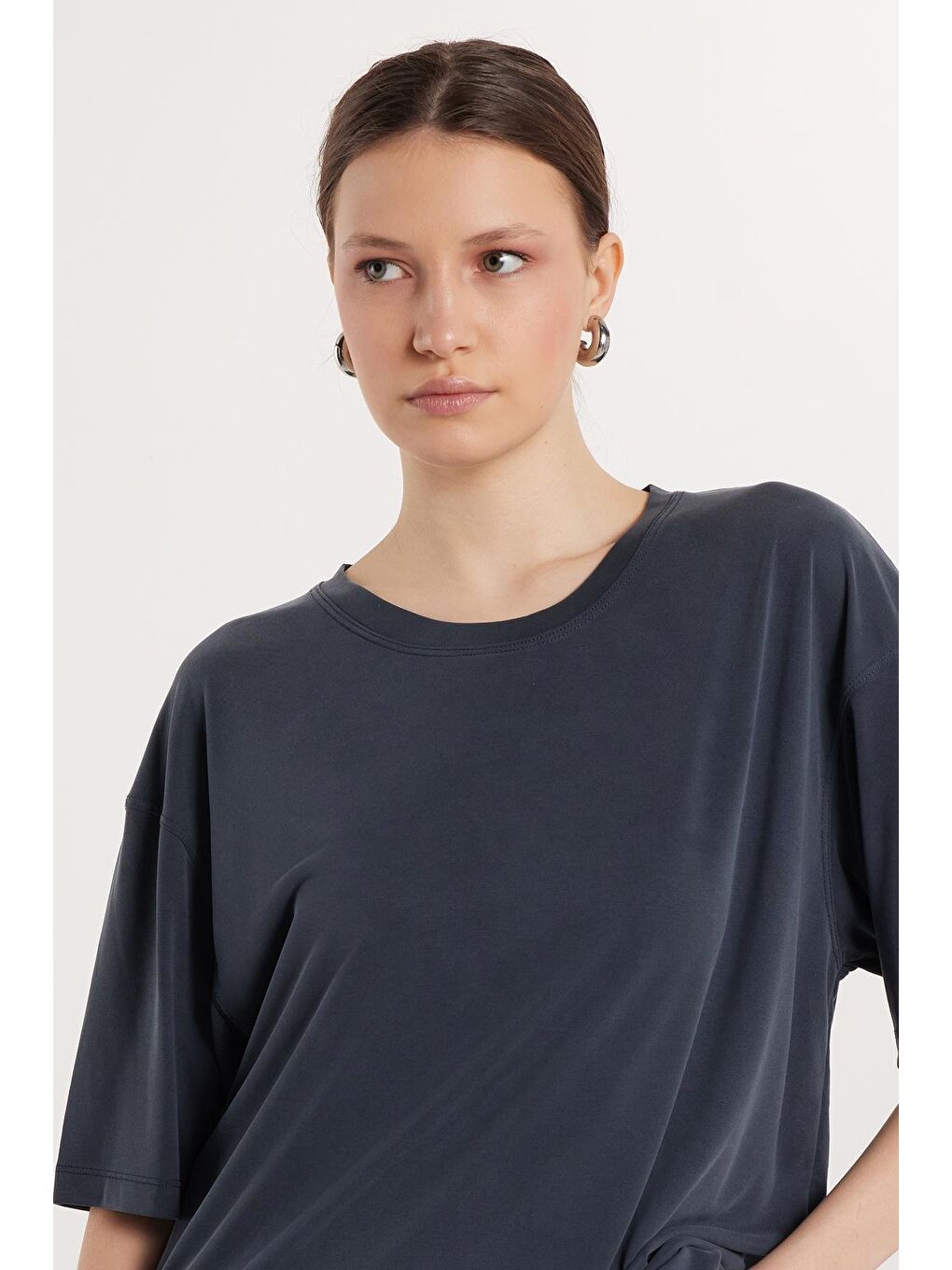 Kadın Modal Kumaş Regular Fit Kısa Kollu Bisiklet Yaka Antrasit Tişört-1