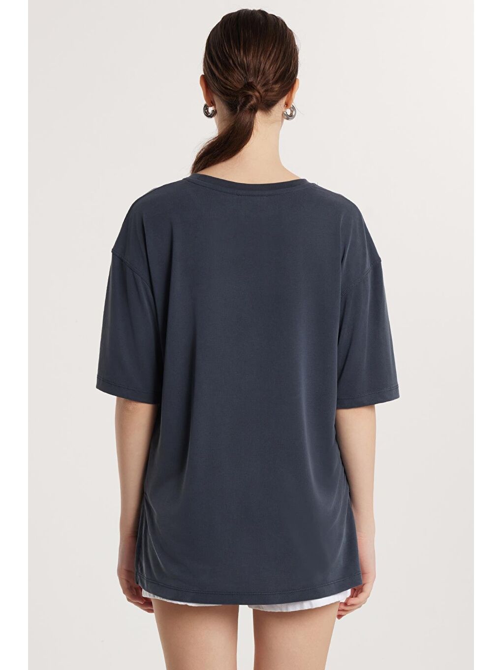 Kadın Modal Kumaş Regular Fit Kısa Kollu Bisiklet Yaka Antrasit Tişört-4