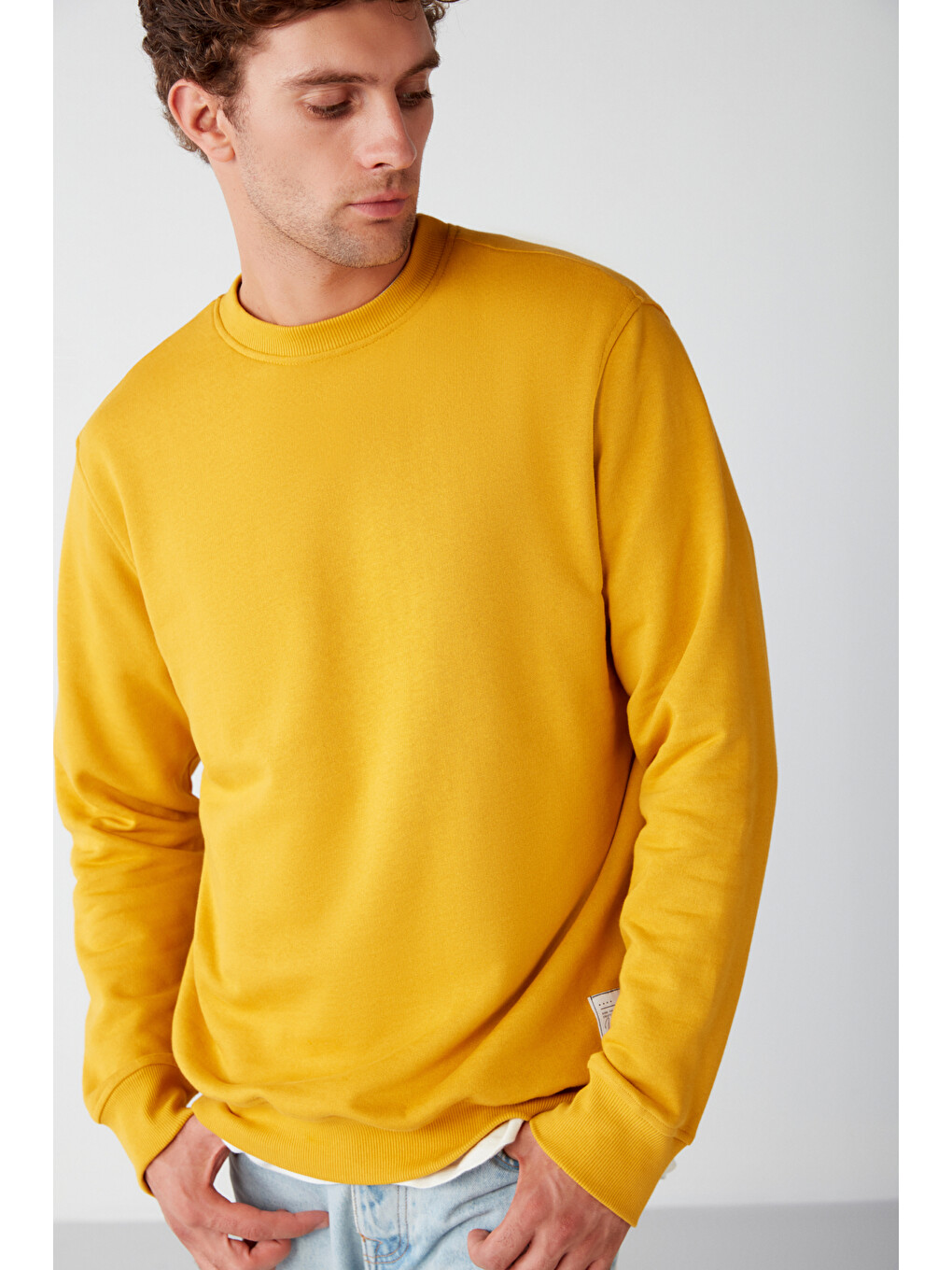 Sarı Travıs Erkek Organik Kumaşlı Yumuşacık Regular Fit Yuvarlak Yakalı Safran Sweatshirt-1