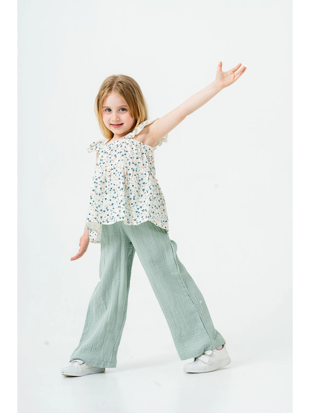Yeşil Çiçek Nakışlı Kız Çocuk Müslin Takım 3815-3