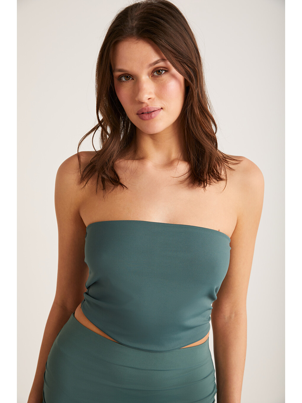 Marsha Kadın Slim Fit Dar Kesim Vücuda Oturan Drape Detaylı Crop Yeşil Büstiyer-2