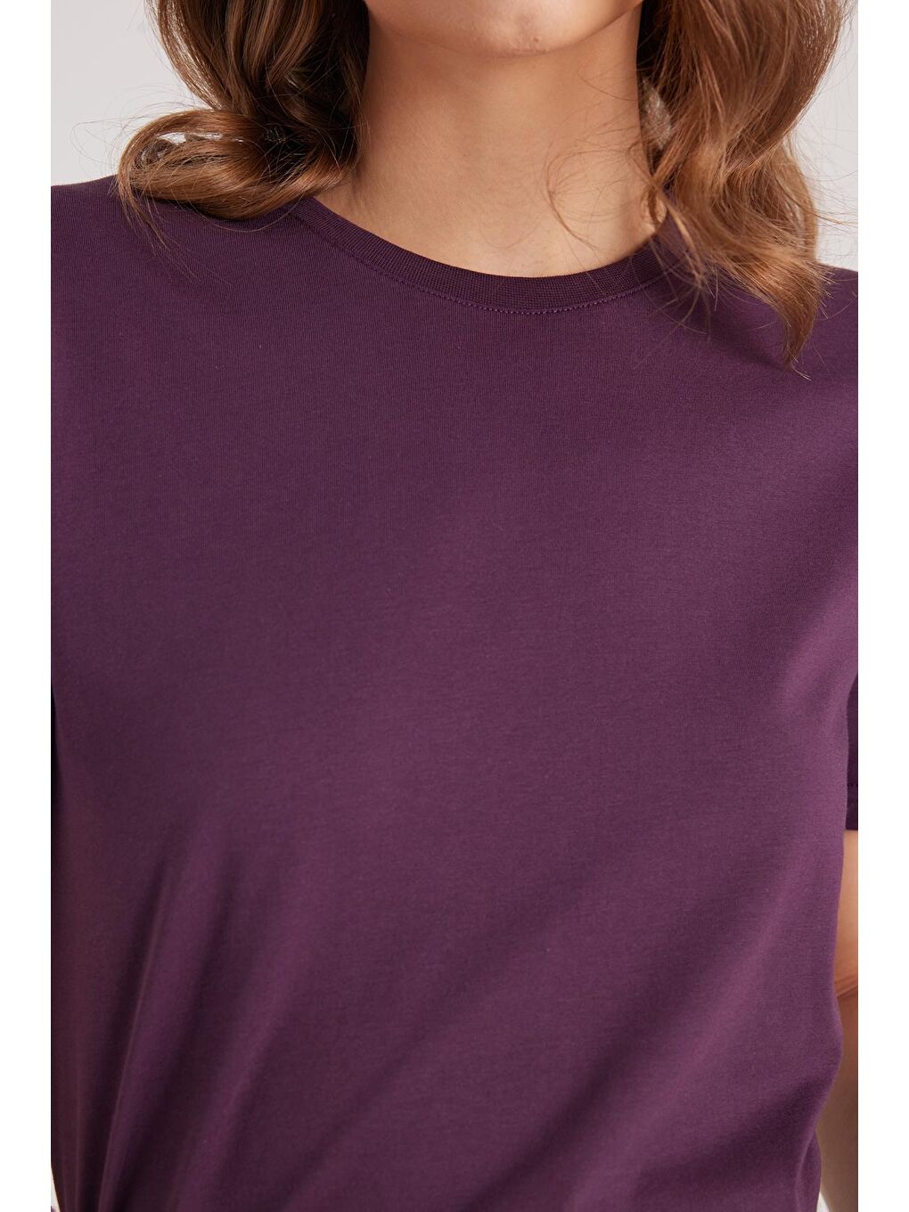 Kadın Bol Kesim Rahat Duruş %100 Pamuk Yumuşak Dokulu Mor Bisiklet Yaka Tişört-2