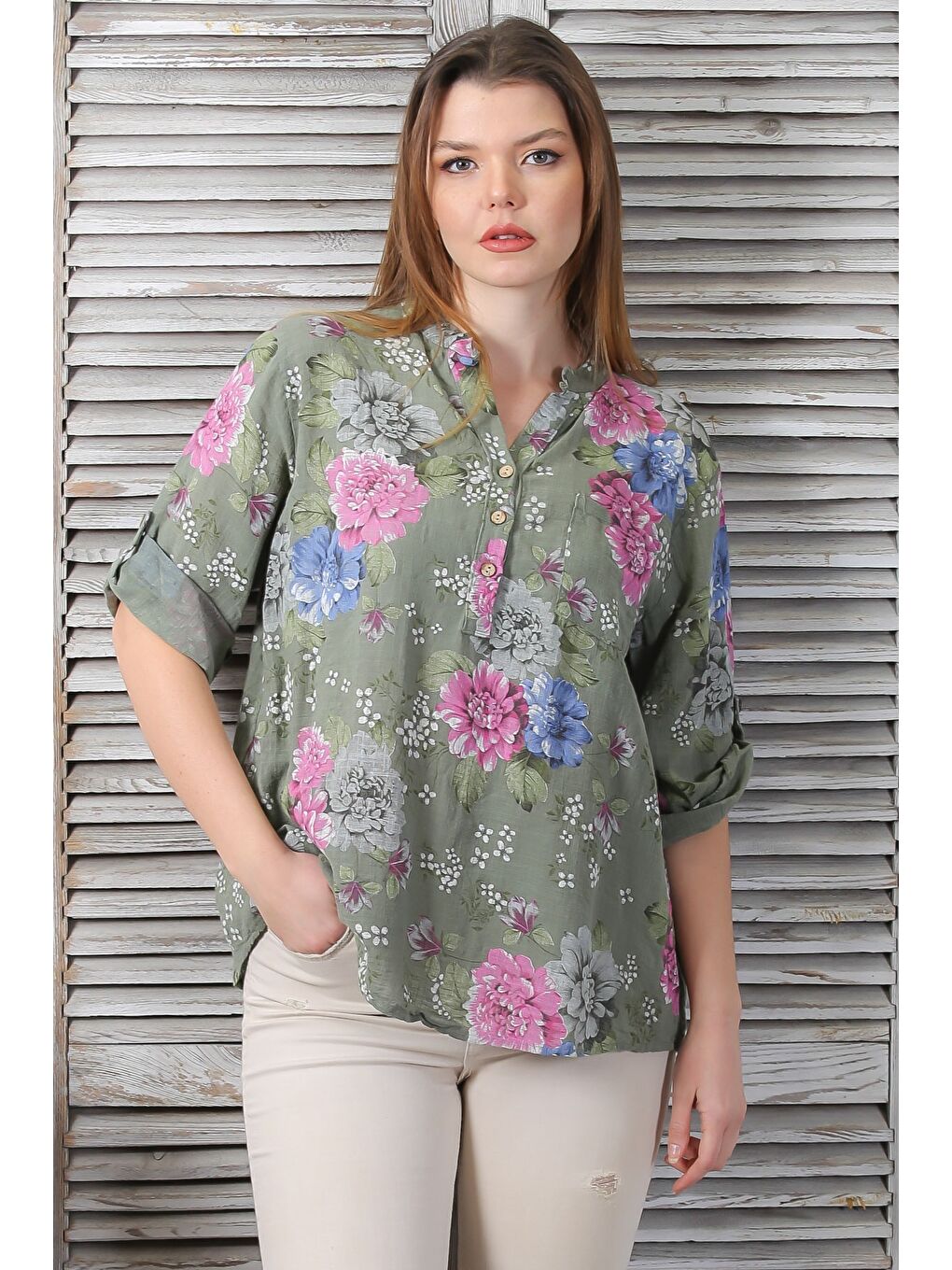 İtalyan Haki Hakim Yaka Düğmeli 3/4 Kol Çiçekli Cepli Casual Arkası Uzun Dokuma Bluz 65 63-1