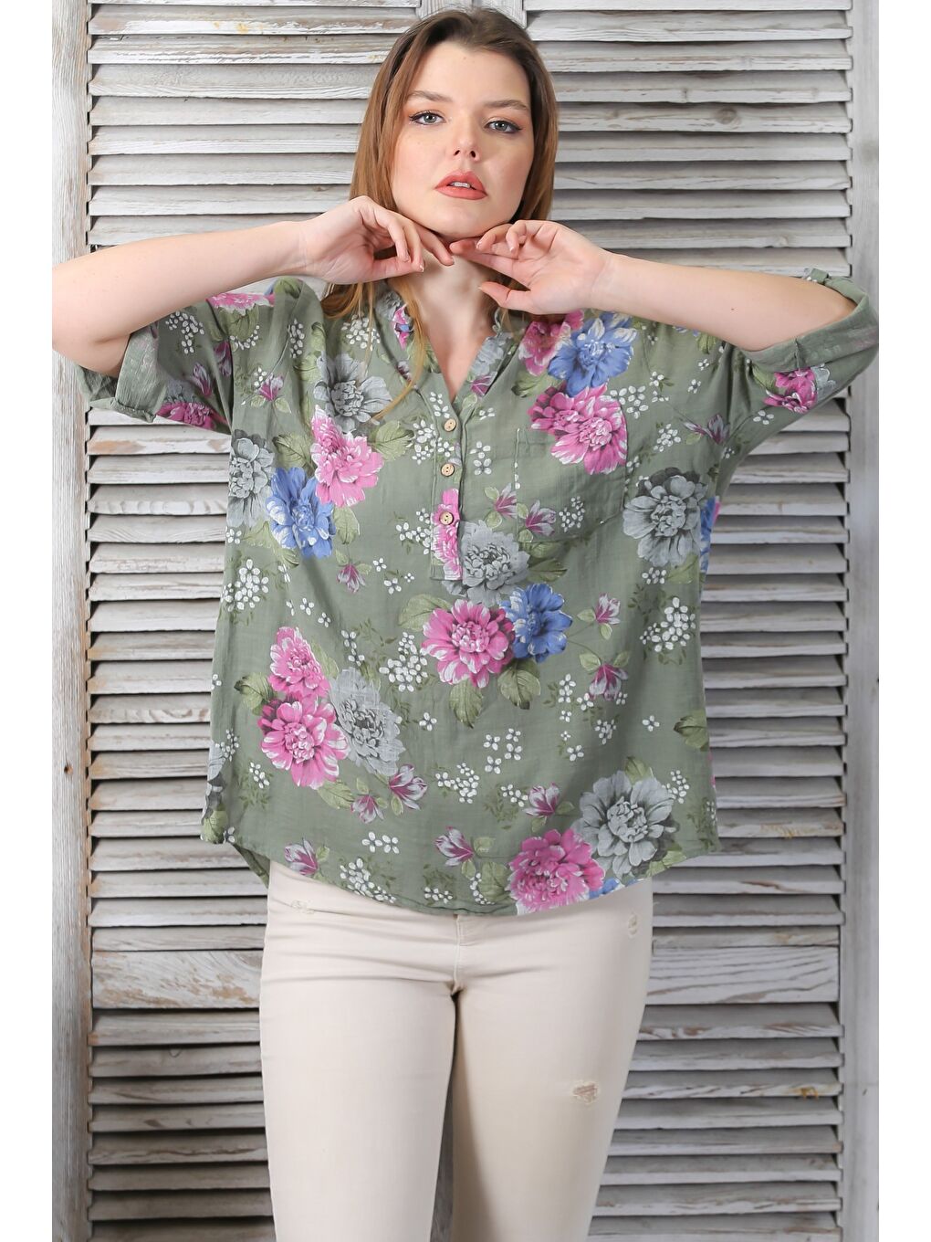 İtalyan Haki Hakim Yaka Düğmeli 3/4 Kol Çiçekli Cepli Casual Arkası Uzun Dokuma Bluz 65 63-2
