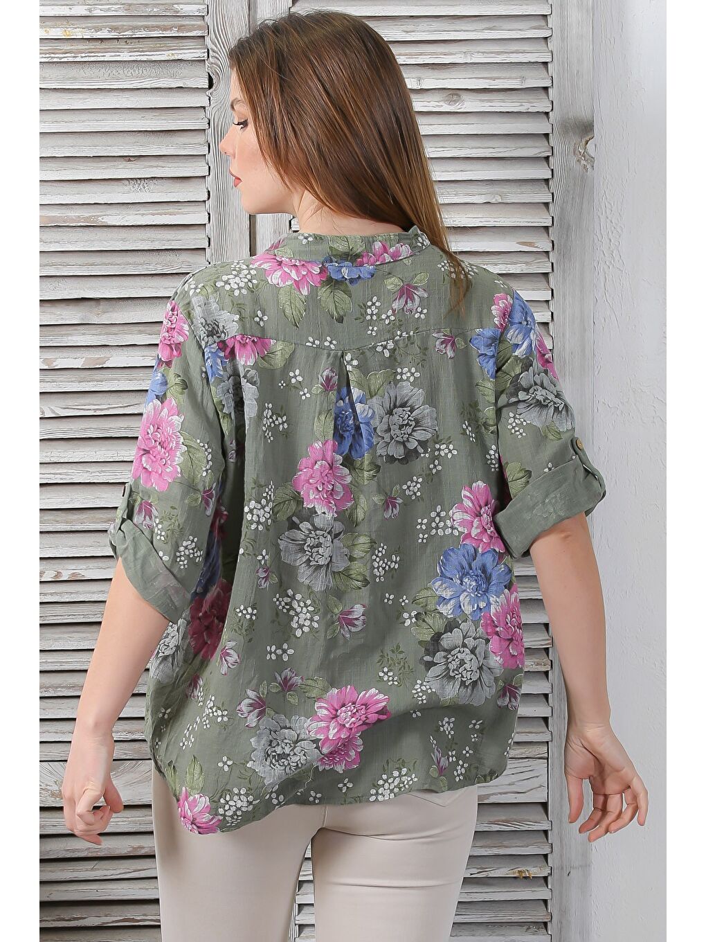 İtalyan Haki Hakim Yaka Düğmeli 3/4 Kol Çiçekli Cepli Casual Arkası Uzun Dokuma Bluz 65 63-4