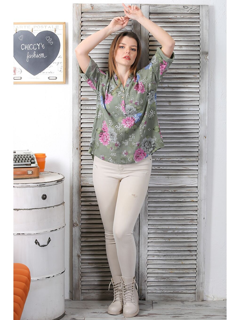 İtalyan Haki Hakim Yaka Düğmeli 3/4 Kol Çiçekli Cepli Casual Arkası Uzun Dokuma Bluz 65 63-6