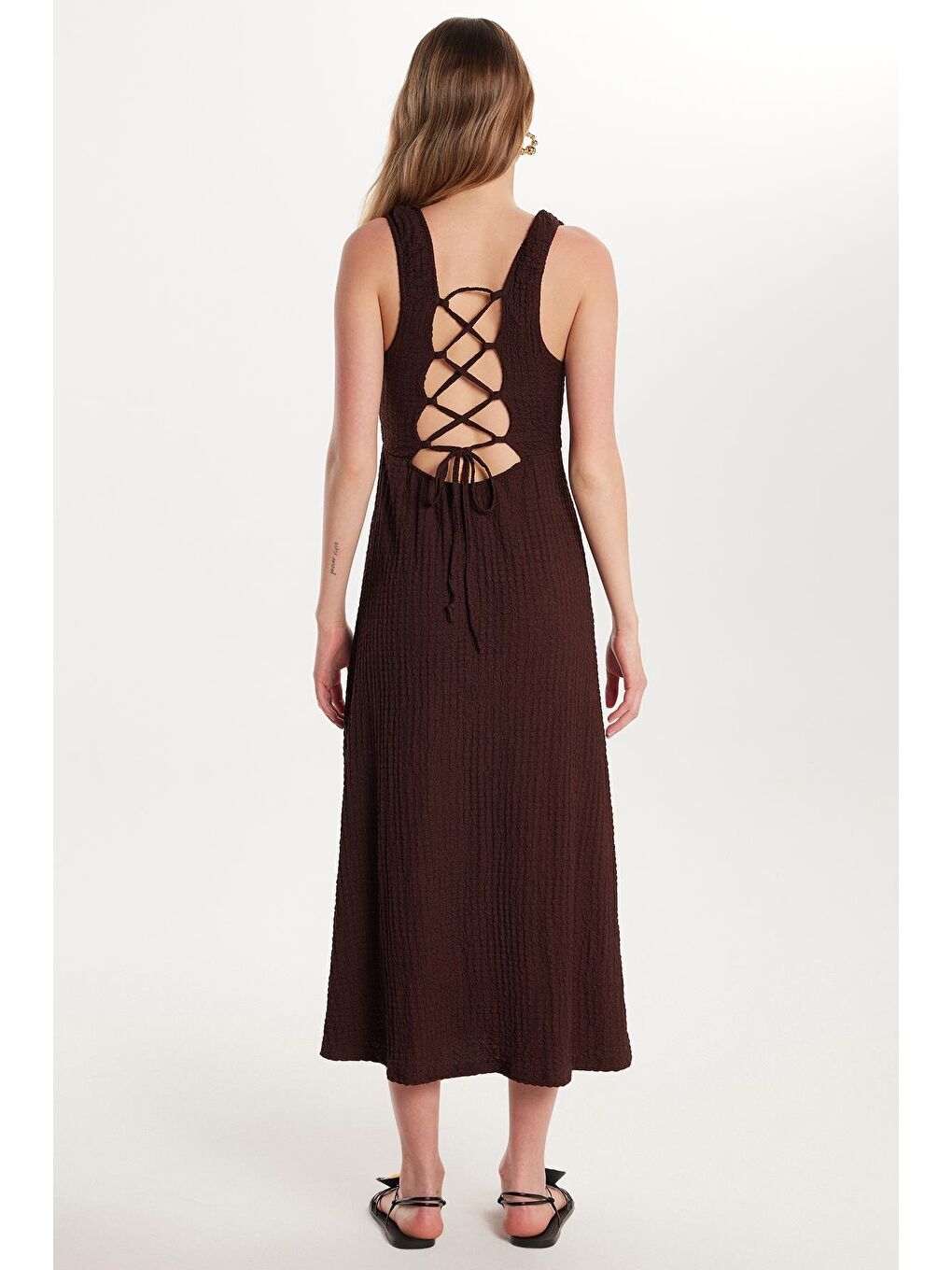 Kadın Standart Fit Kısa Kollu Kare Yaka Yırtmaçlı Kahverengi Elbise-4