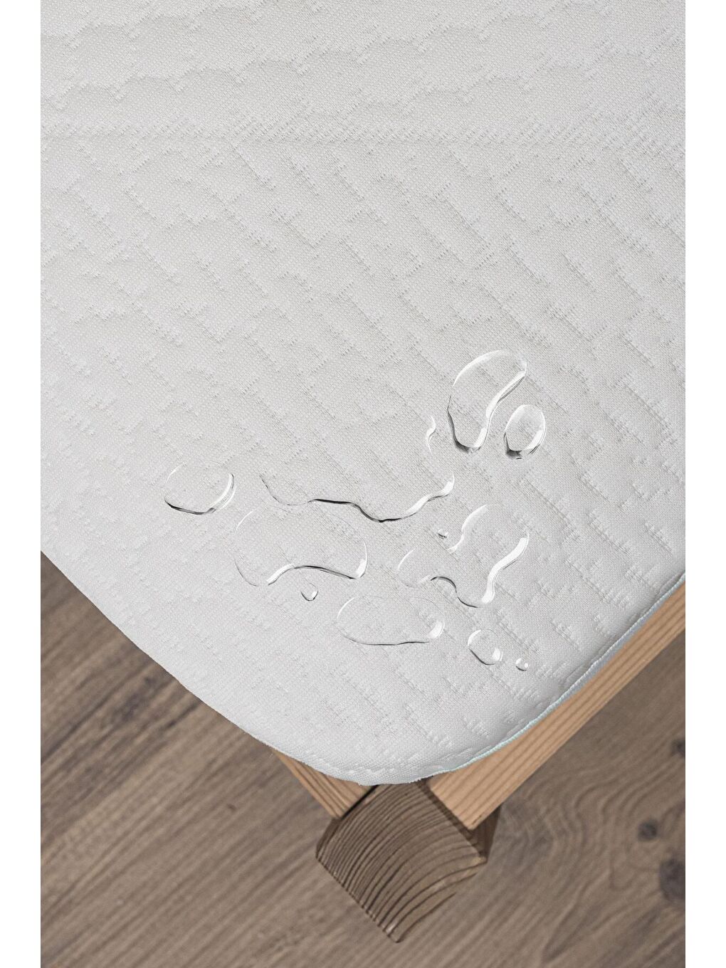 90x190 cm Sıvı Geçirmez Tek Kişilik Fitted Alez Beyaz Kırmızı-1