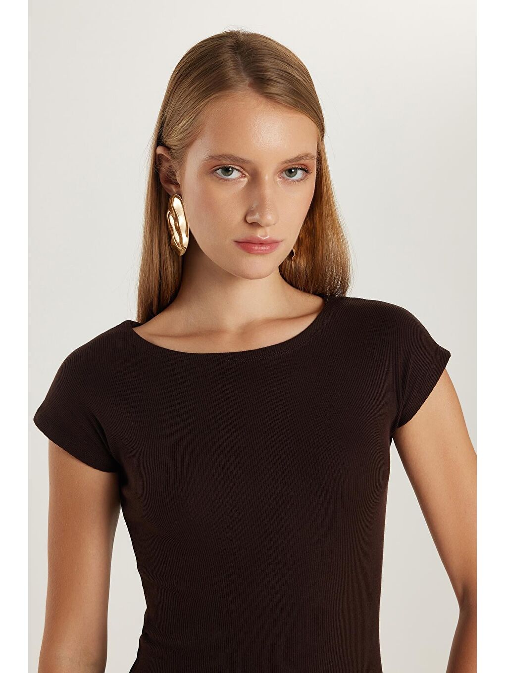 Kadın Modal Kumaş Slim Fit Dar Kesim Kısa Kollu Bisiklet Yaka Kahverengi Elbise-1