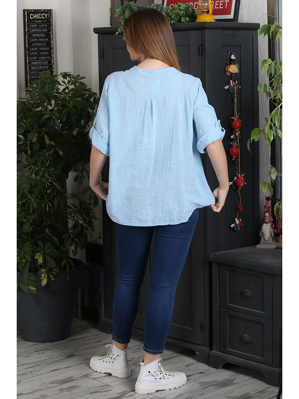 İtalyan Açık Mavi Hakim Yaka Düğmeli 3/4 Kol Cepli Casual Arkası Uzun Dokuma Bluz 70 63-6