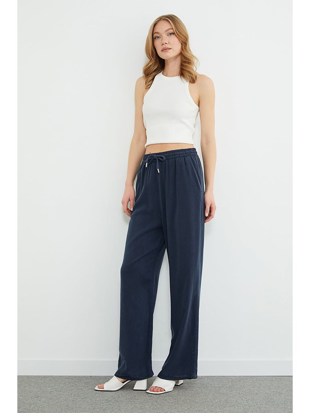 Lacivert Beli Bağlamalı Cepli Lyocell Pantolon-4