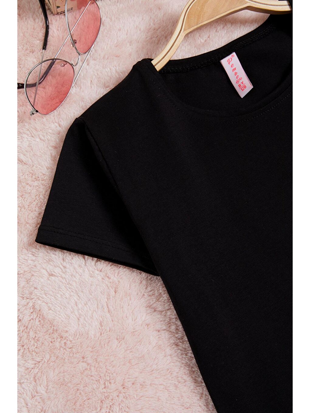 Siyah Bisiklet Yaka Düz Kız Tişört 15570-1