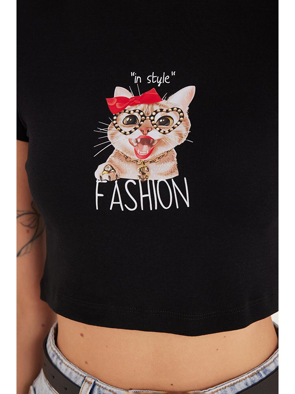 Kadın Slim Fit Dar Kesim %100 Pamuk Bisiklet Yaka Baskılı Siyah Crop Tişört-2