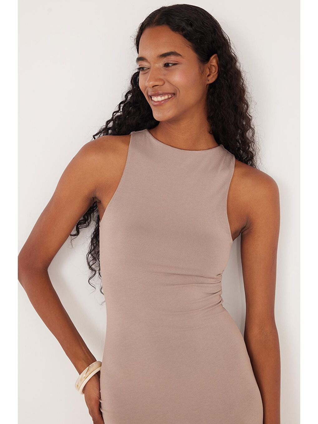 Bej Kadın Modal Kumaş Slim Fit Dar Kesim Sıfır Kol Bisiklet Yaka Vizon Elbise-1