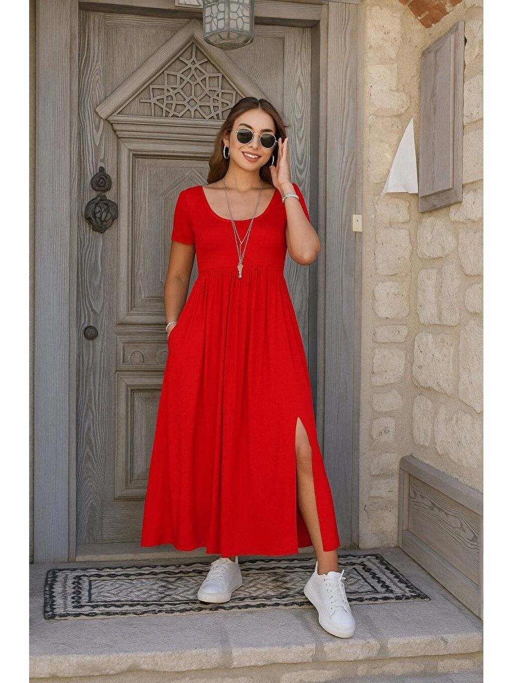 Kırmızı Kadın Kısa Kollu Yuvarlak Yaka önden Yırtmaçlı Cepli Viskon Uzun Elbise