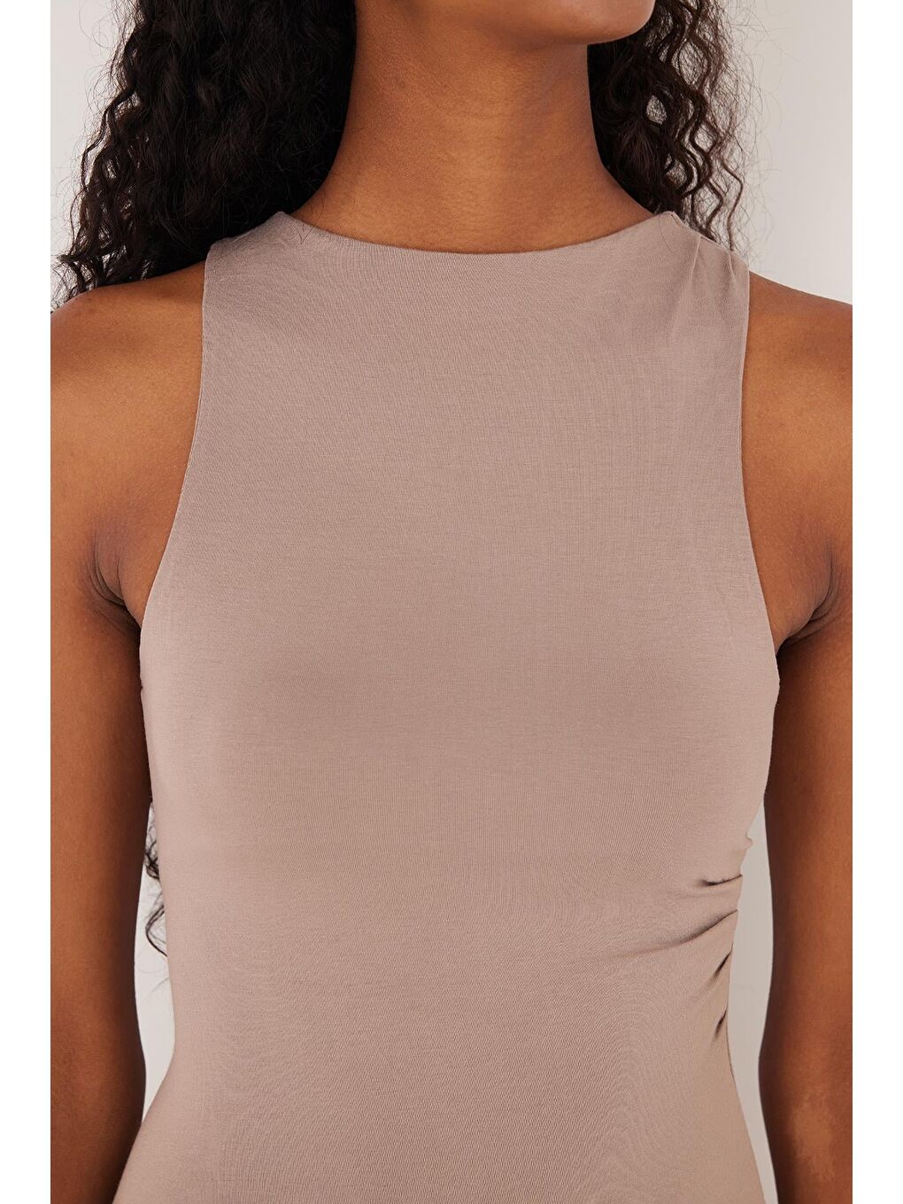 Bej Kadın Modal Kumaş Slim Fit Dar Kesim Sıfır Kol Bisiklet Yaka Vizon Elbise-2