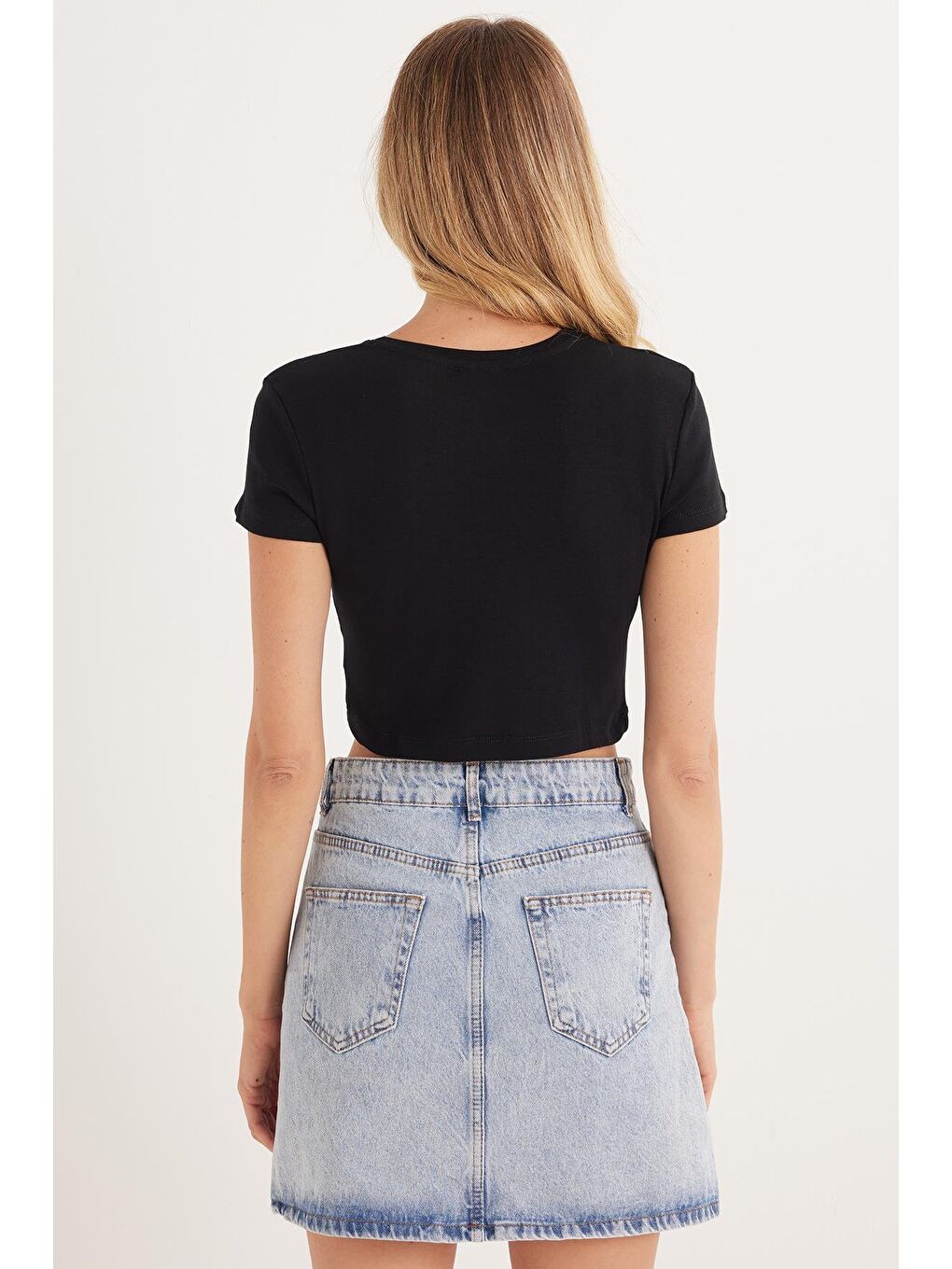 Kadın Slim Fit Dar Kesim %100 Pamuk Bisiklet Yaka Baskılı Siyah Crop Tişört-6