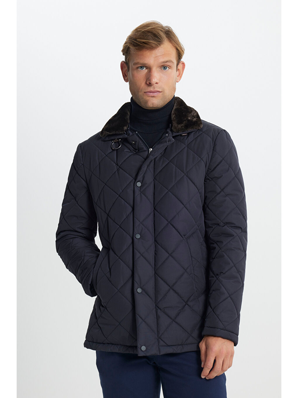 Erkek Lacivert Standart Fit Normal Kesim Dik Yaka Yan Cepli Kapitone Mont-2