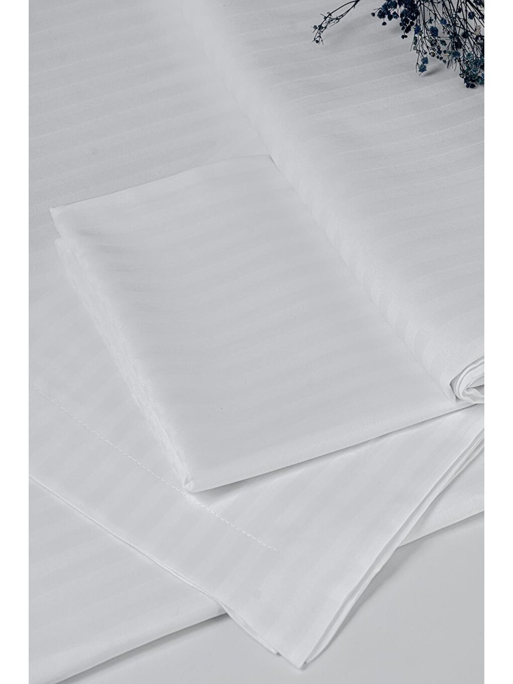 Zeus Serisi Pamuk Saten Çift Kişilik Otel Çarşafı 240x280 cm Beyaz Kırmızı-1