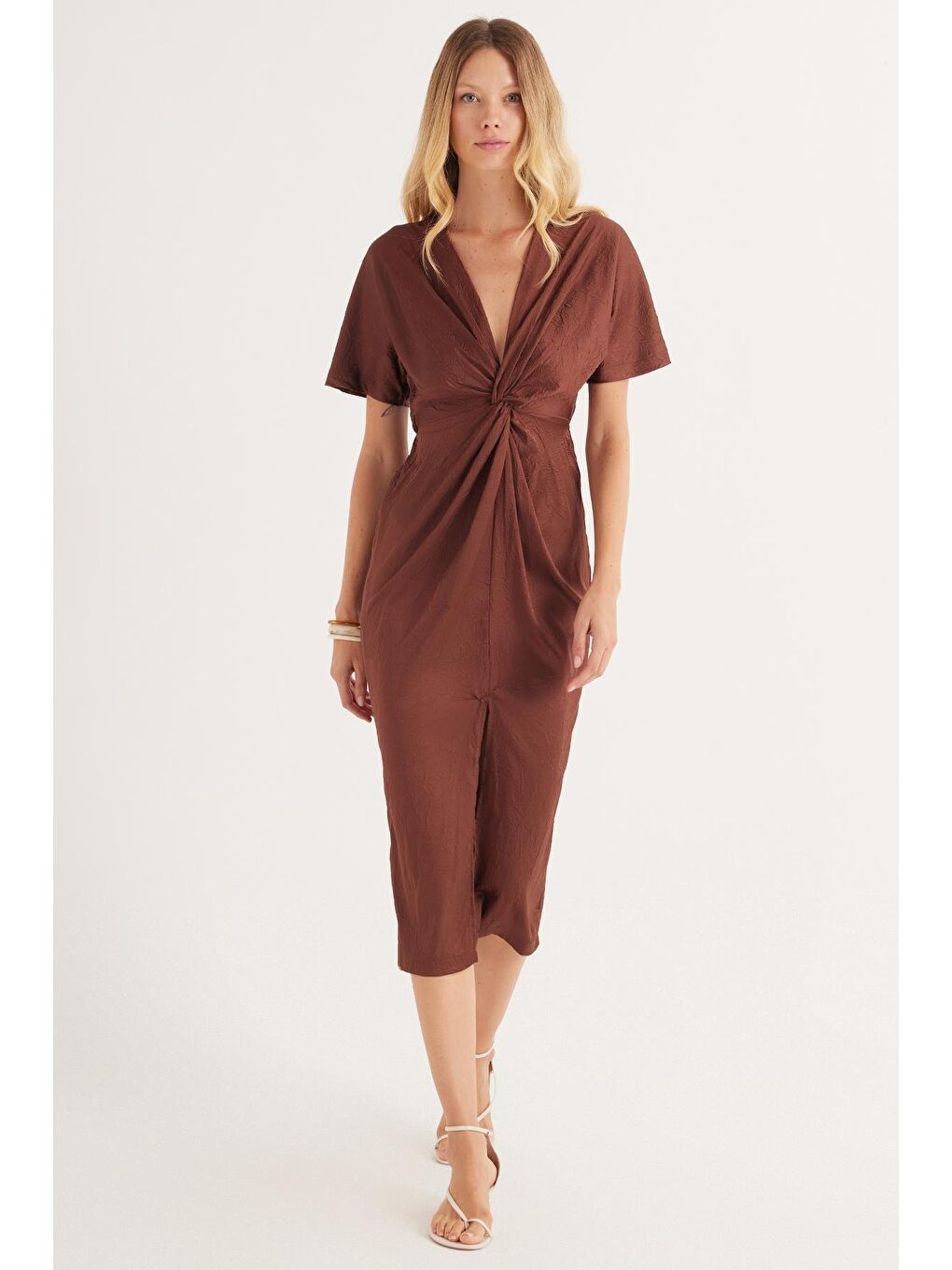 Kadın Slim Fit Dar Kesim Kısa Kollu V Yaka Kahverengi Elbise-3