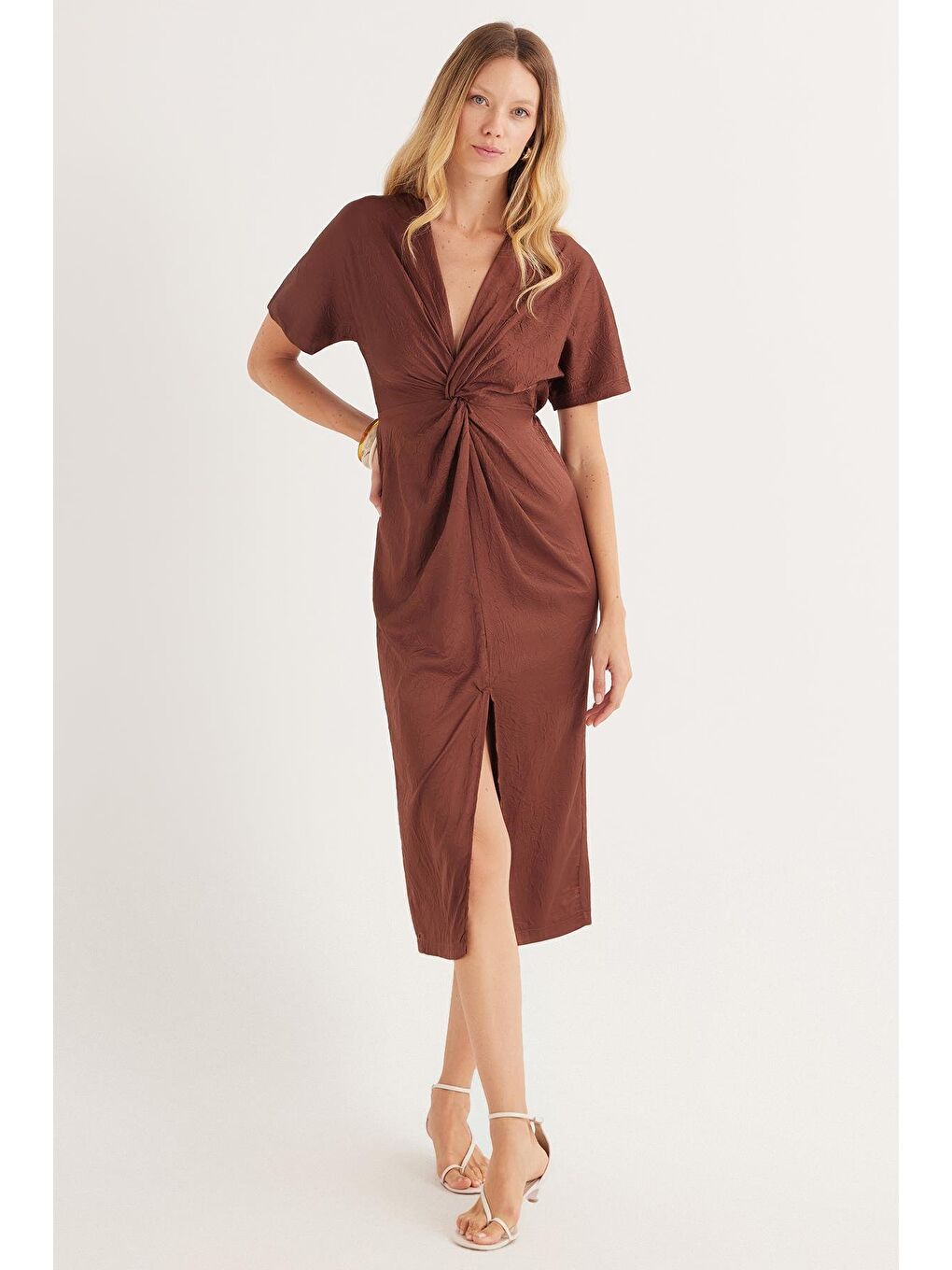 Kadın Slim Fit Dar Kesim Kısa Kollu V Yaka Kahverengi Elbise-4