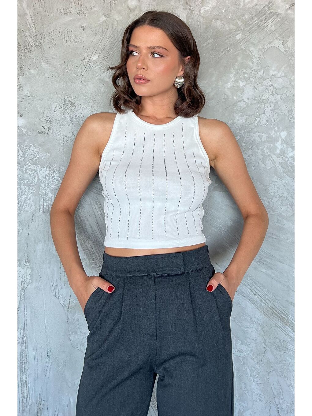 Ekru Kadın Elastanlı Taşlı Sıfır Kol Bluz