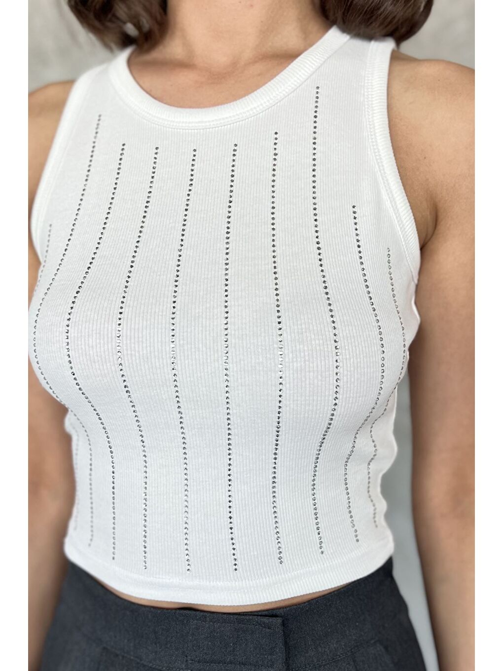 Ekru Kadın Elastanlı Taşlı Sıfır Kol Bluz-3