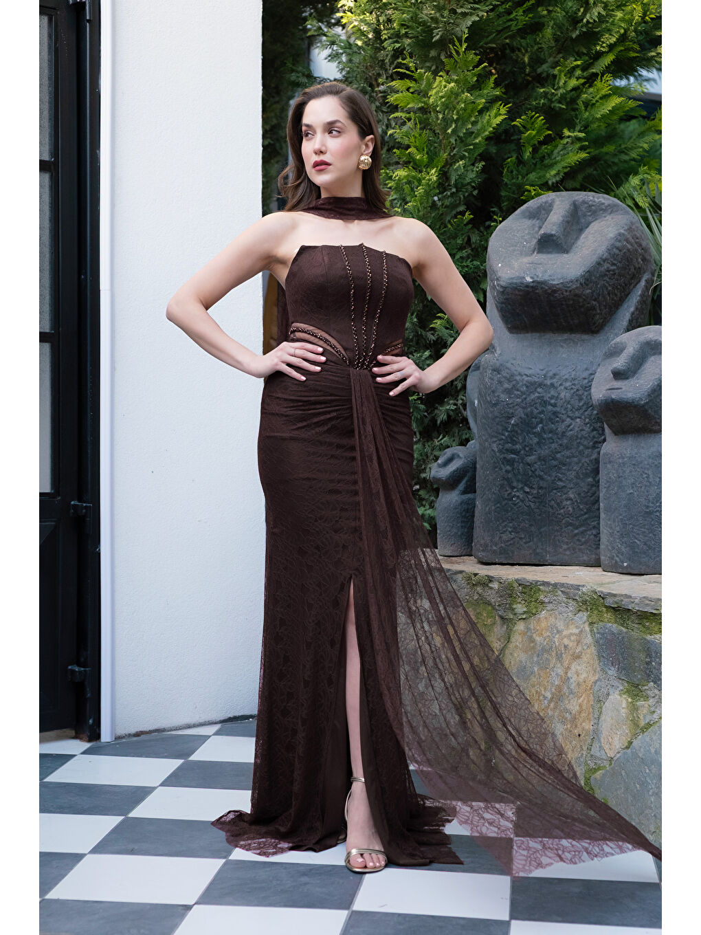 Kadın Kahverengi Straplez Yırtmaçlı Dantel Detay Uzun Abiye Elbise