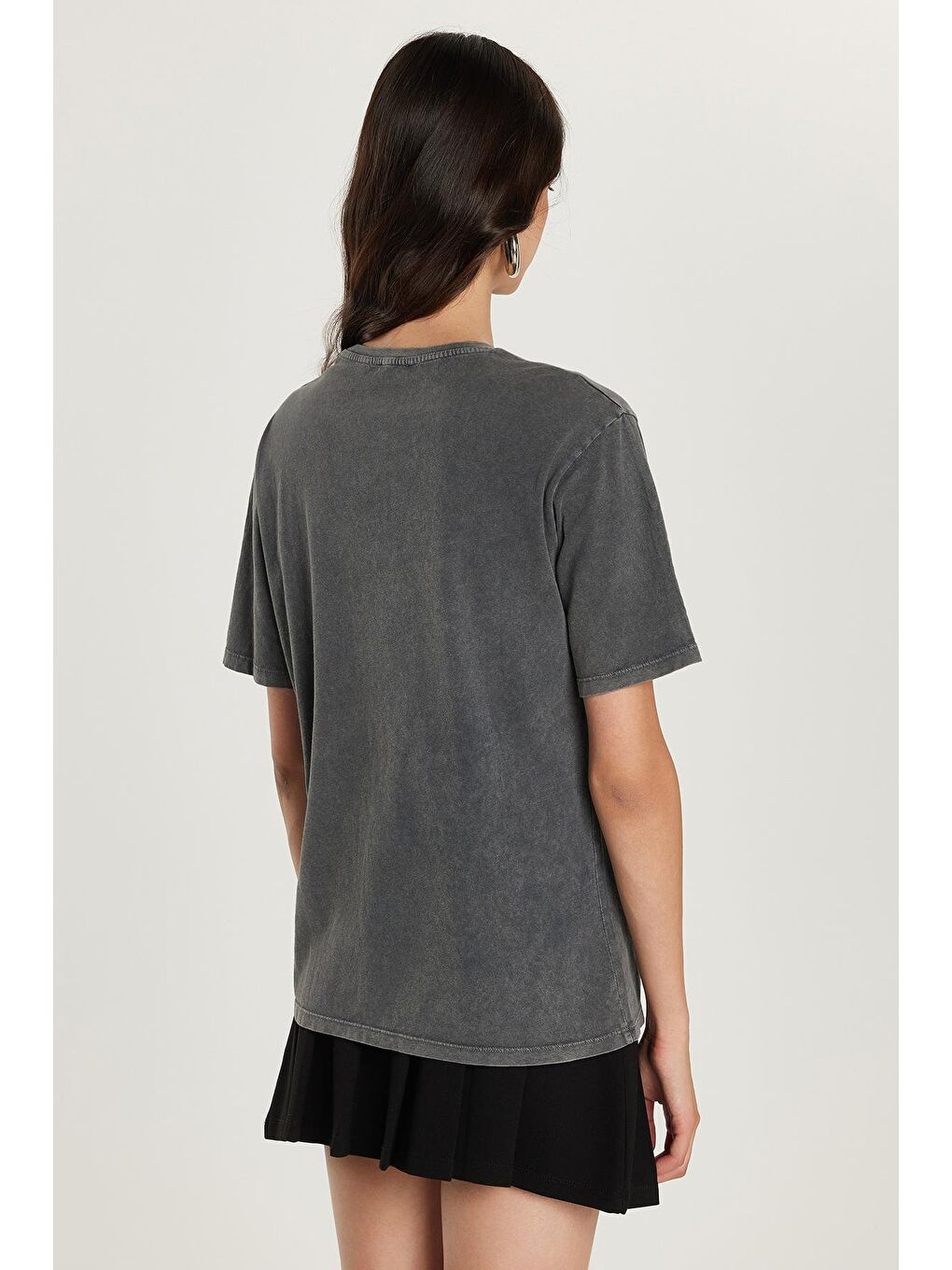 Kadın Relax Fit Rahat Kesim %100 Pamuk Kısa Kollu Bisiklet Yaka Baskılı Antrasit Tişört-4