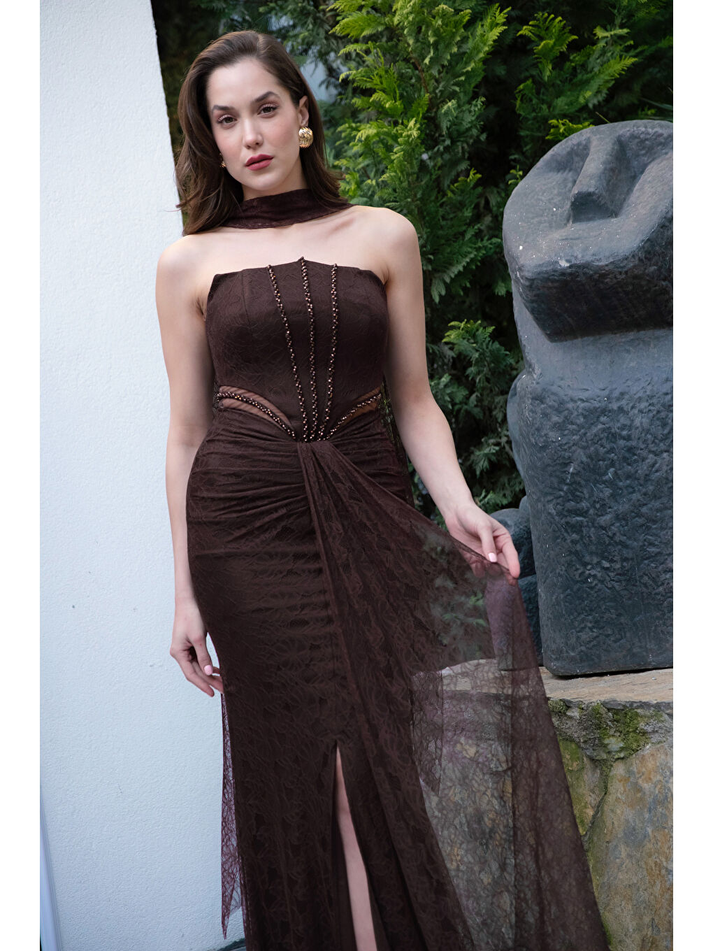 Kadın Kahverengi Straplez Yırtmaçlı Dantel Detay Uzun Abiye Elbise-2