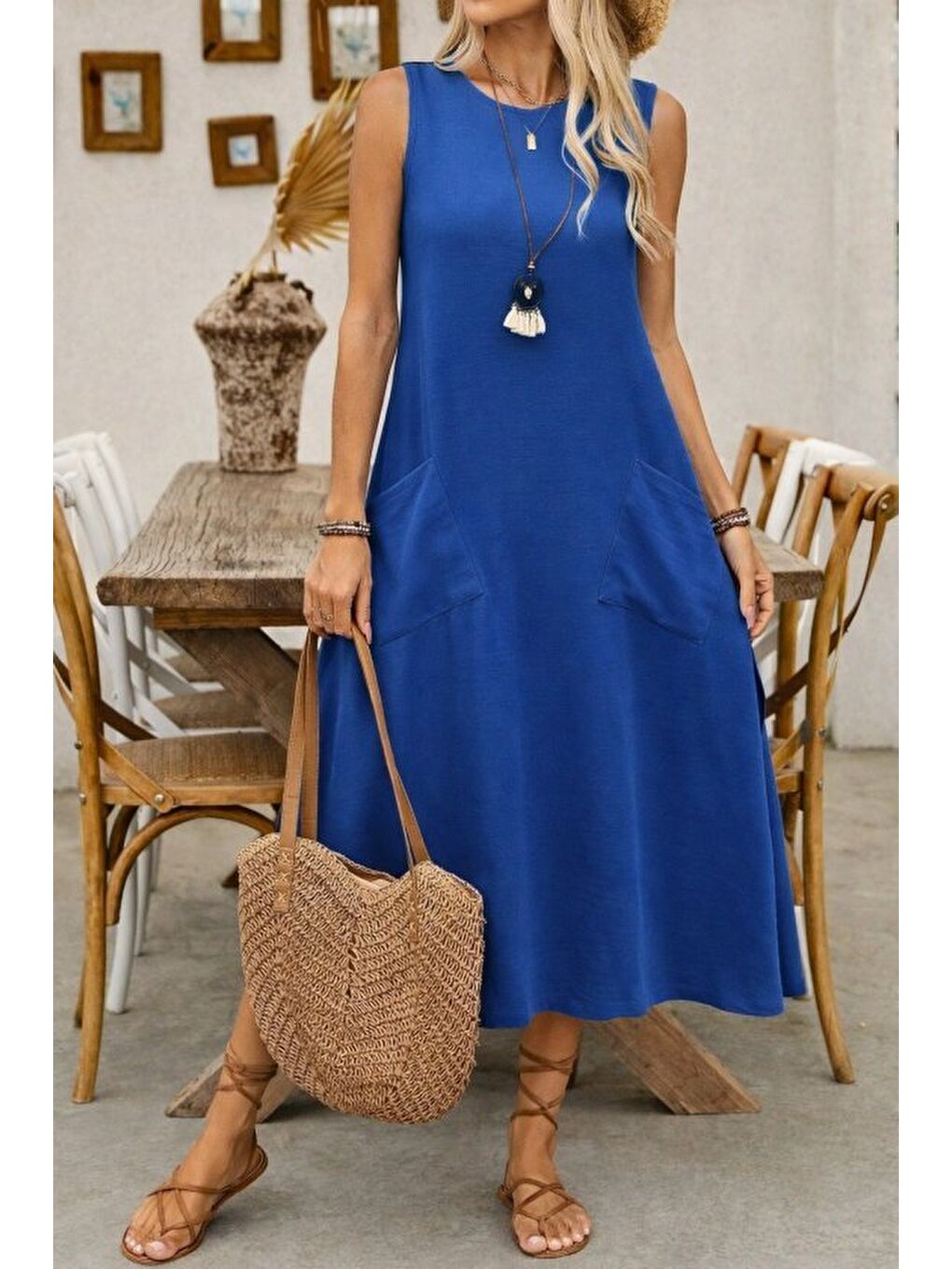 Mavi Kadın Askılı Yuvarlak Yakalı Kıloş Cepli Uzun Elbise