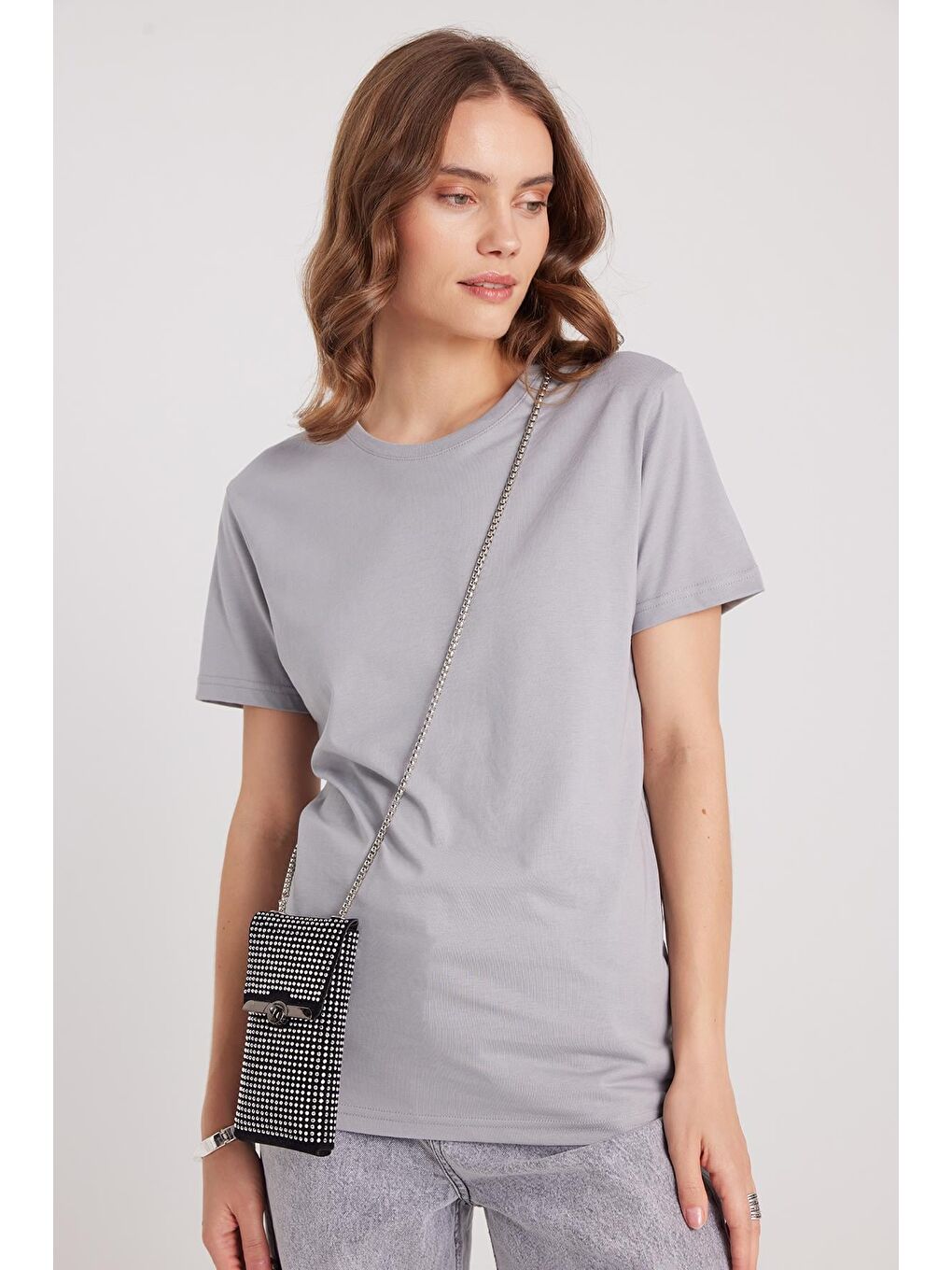 Kadın Bol Kesim Rahat Duruş %100 Pamuk Yumuşak Dokulu Gri Bisiklet Yaka Tişört