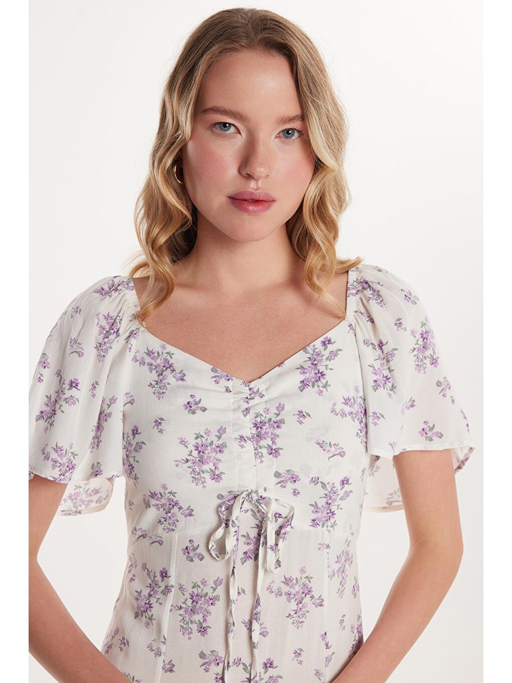 Karışık Kadın Standart Fit Bağlama Detaylı Desenli Viskon Yırtmaçlı Elbise-1