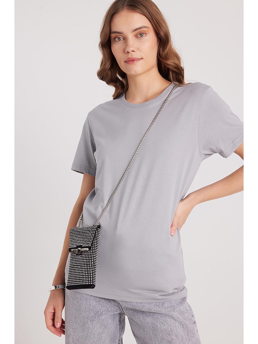 Kadın Bol Kesim Rahat Duruş %100 Pamuk Yumuşak Dokulu Gri Bisiklet Yaka Tişört-3