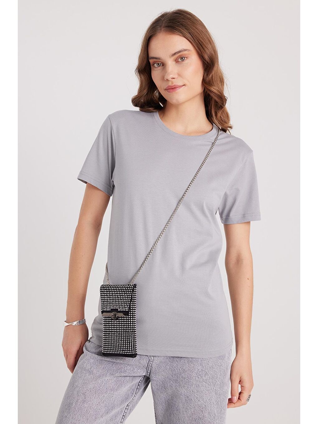 Kadın Bol Kesim Rahat Duruş %100 Pamuk Yumuşak Dokulu Gri Bisiklet Yaka Tişört-4