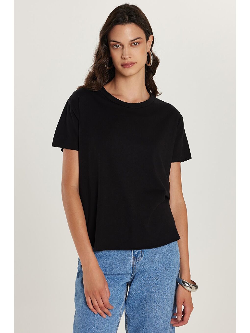 Kadın Relax Fit Modal Kumaş Basic Bisiklet Yaka Siyah Tişört-1