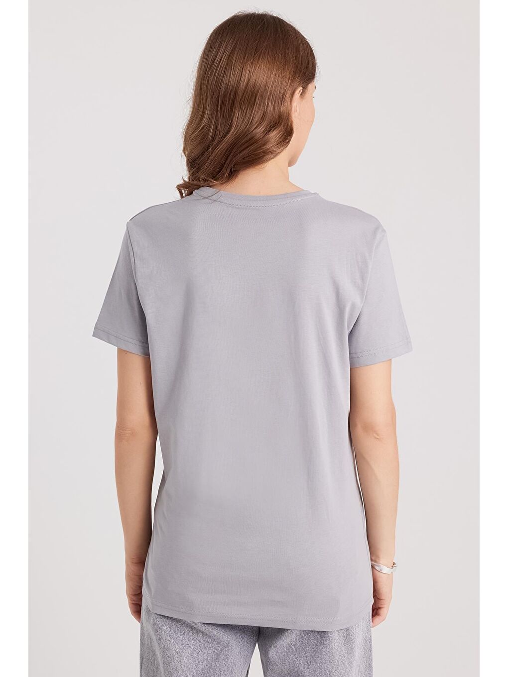 Kadın Bol Kesim Rahat Duruş %100 Pamuk Yumuşak Dokulu Gri Bisiklet Yaka Tişört-6